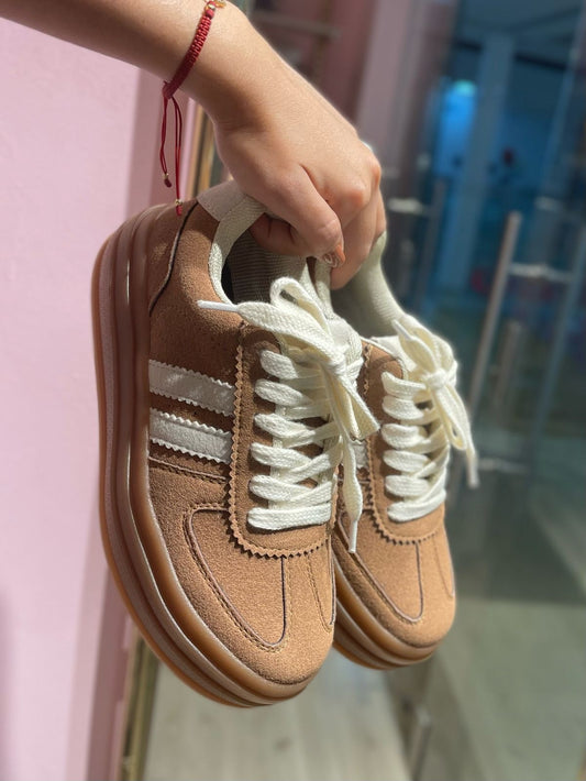 Tenis Miel líneas blancas suela alta